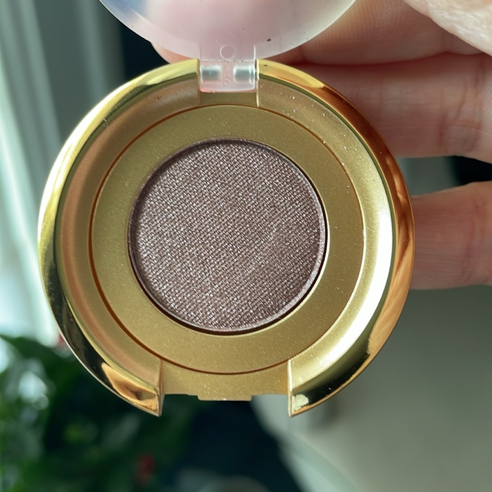 Eye shadow - Picture 3 of 4